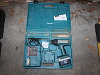 Accuslagmoersleutel makita met accu en acculader in koffer. - afbeelding 1 van  2