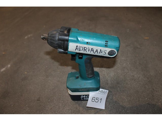 Accuslagmoersleutel makita met accu. - afbeelding 1 van  1