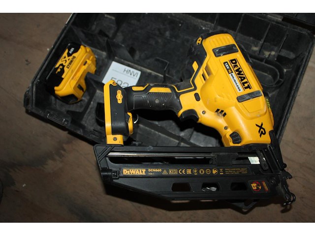 Accutacker dewalt dcn660 met accu in koffer. - afbeelding 2 van  2
