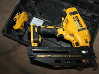 Accutacker dewalt dcn660 met accu in koffer. - afbeelding 2 van  2