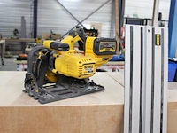 Accuvalzaag dewalt dcs520 met geleideraill en 54 volt accu. - afbeelding 1 van  3