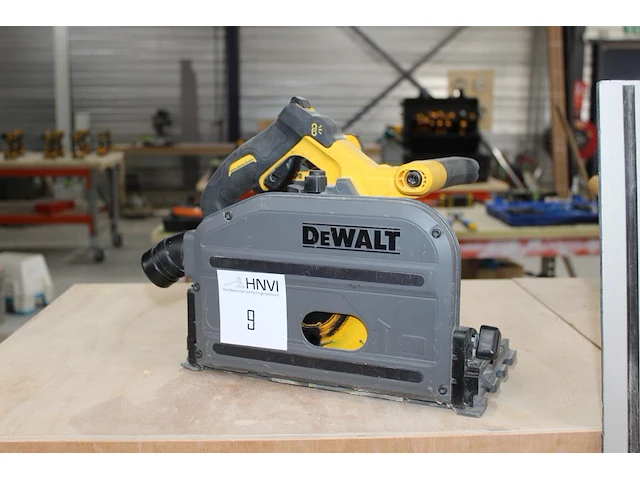 Accuvalzaag dewalt dcs520 met geleideraill en 54 volt accu. - afbeelding 2 van  3