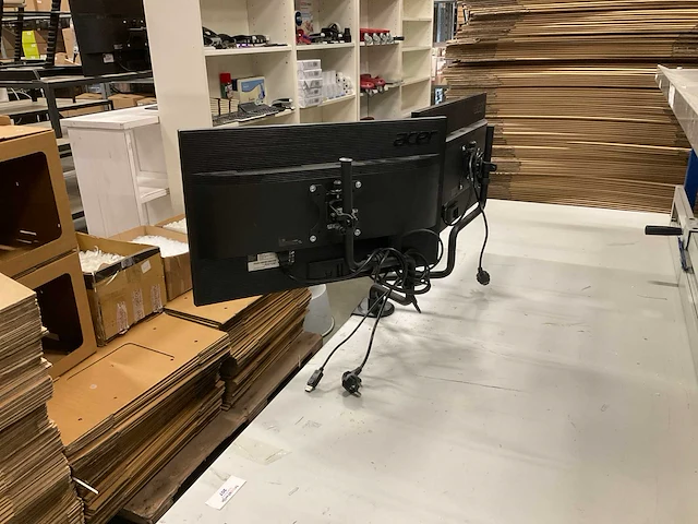 Acer v246hl monitoren op steun (2x) - afbeelding 3 van  3