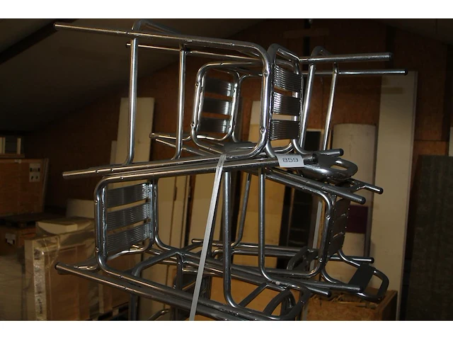 Acht aluminium barkrukken. - afbeelding 1 van  2