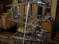 Acht aluminium barkrukken. - afbeelding 2 van  2