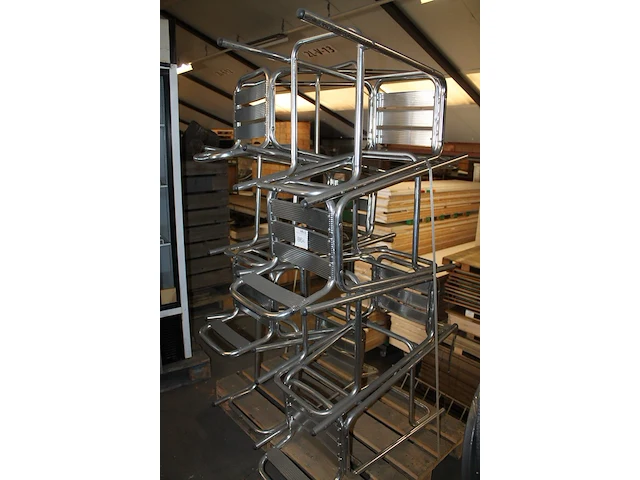 Acht aluminium barkrukken. - afbeelding 2 van  2