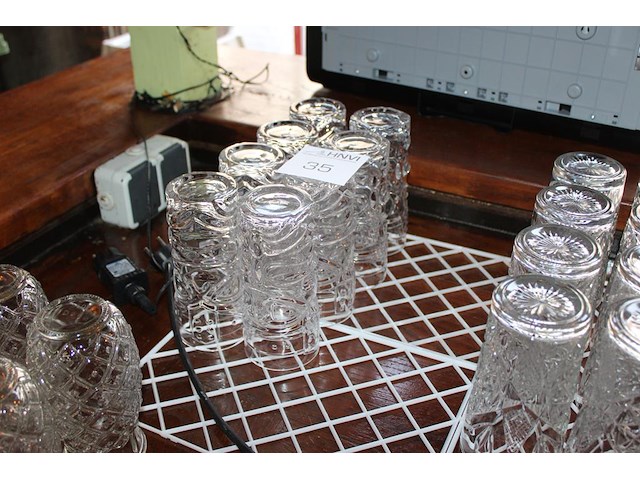 Acht cocktailglazen. - afbeelding 1 van  2