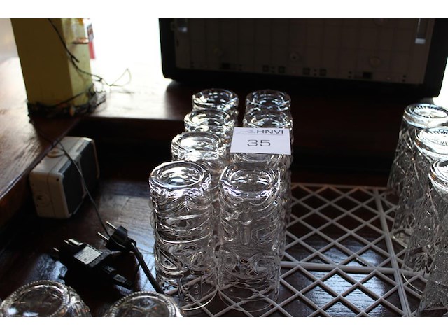 Acht cocktailglazen. - afbeelding 2 van  2