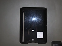 Acht dispencers waaronder toiletpapier- en tissuedispencer. - afbeelding 1 van  1