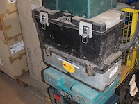 Acht diverse gereedschapskisten leeg. - afbeelding 2 van  2