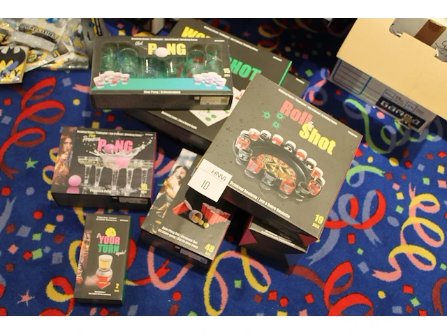 Acht drinkspellen in diverse uitvoeringen w.o. bierpong, proseccoping, drinking ludo, etc. - afbeelding 1 van  3