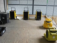 Acht elektrische apparaten met defect w.o. bouwdrogers en stofzuigers. - afbeelding 1 van  5