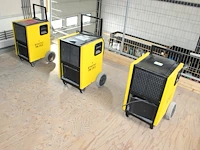 Acht elektrische apparaten met defect w.o. bouwdrogers en stofzuigers. - afbeelding 3 van  5