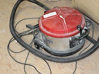 Acht elektrische apparaten met defect w.o. bouwdrogers en stofzuigers. - afbeelding 5 van  5