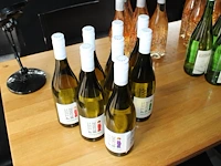 Acht flessen sauvignon blanc p'tit le busse. - afbeelding 2 van  2