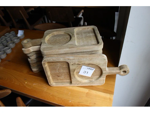 Acht houten dienbladen 33 x 22 cm. - afbeelding 1 van  2