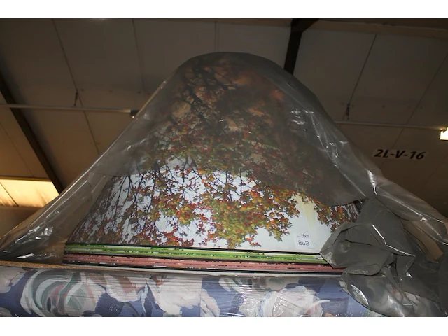 Acht lampenkappen xl vv diverse designs, doorsnede ca 105 cm en hoogte 110cm. - afbeelding 1 van  2