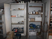 Acht metalen magazijnkasten in diverse maten en uitvoeringen waaronder 100 x 45 x 195 cm gevuld met diverse... - afbeelding 6 van  6