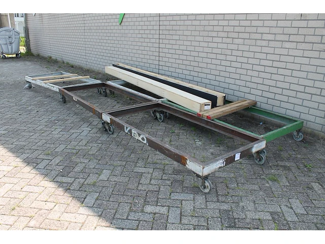 Acht metalen transportbokken voornamelijk 192 x 100 x 28 cm. - afbeelding 1 van  2