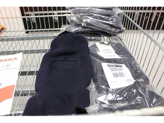 Acht mutsen en twee balaclava's oxxa - afbeelding 1 van  2