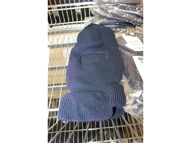 Acht mutsen en twee balaclava's oxxa - afbeelding 2 van  2