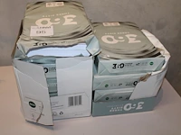Acht pakken a4-papier. - afbeelding 1 van  1