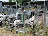 Acht rolcontainers in diverse uitvoeringen. - afbeelding 1 van  3