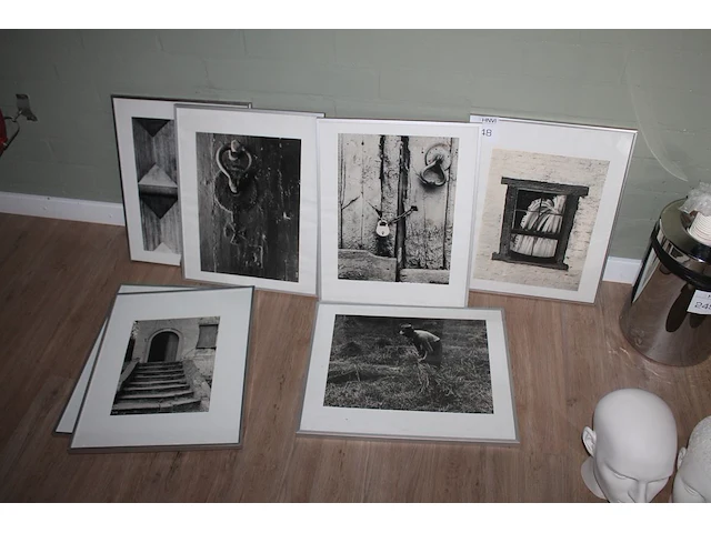 Acht wissellijsten met kunstfoto's. - afbeelding 1 van  1