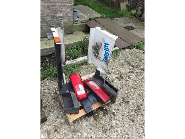 Achterspiegel en achterverlichting daf - afbeelding 1 van  5