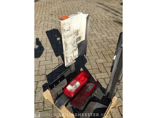 Achterspiegel en achterverlichting daf - afbeelding 4 van  5