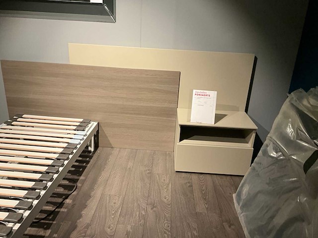 Achterwand met bedkast - afbeelding 2 van  6