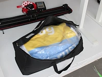 Achterwand met reclameopdruk. afmeting 400 x 230 cm. - afbeelding 1 van  2