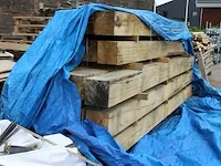 Achttien eiken balken, waarvan twaalf met afmeting 25 x 25 x 410 cm. en zes met afmeting 25 x 25 x 305 cm. - afbeelding 2 van  2