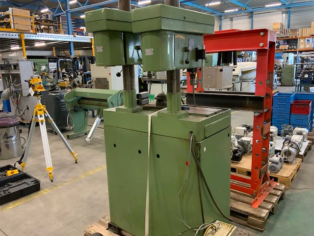 Aciera 2-rijigge tafelboormachine - afbeelding 4 van  14