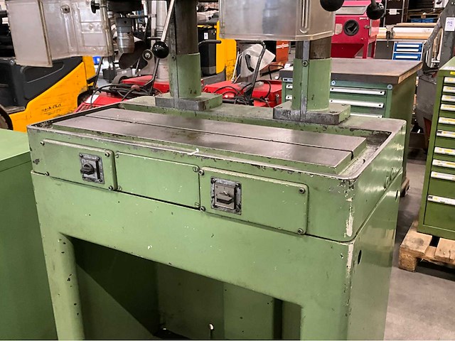 Aciera 2-rijigge tafelboormachine - afbeelding 10 van  14