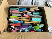 Acryl verf - afbeelding 1 van  2