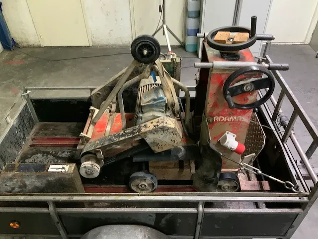 Adamas betonzaag / vloerzaagmachine op aanhanger - afbeelding 8 van  32