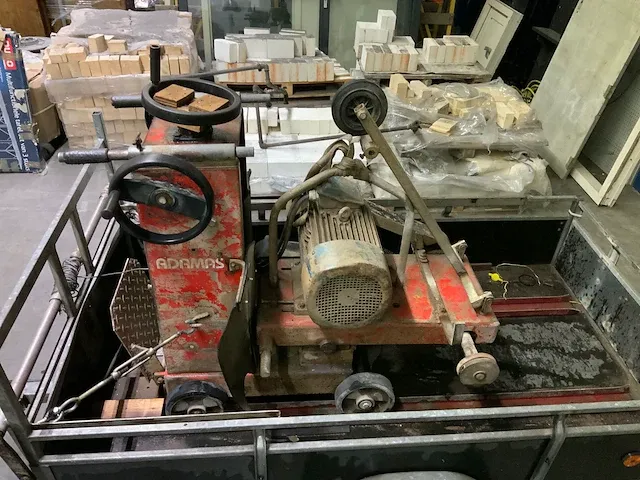 Adamas betonzaag / vloerzaagmachine op aanhanger - afbeelding 9 van  32