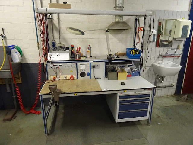 Adiform ced - werktafel met testopstelling - afbeelding 1 van  7