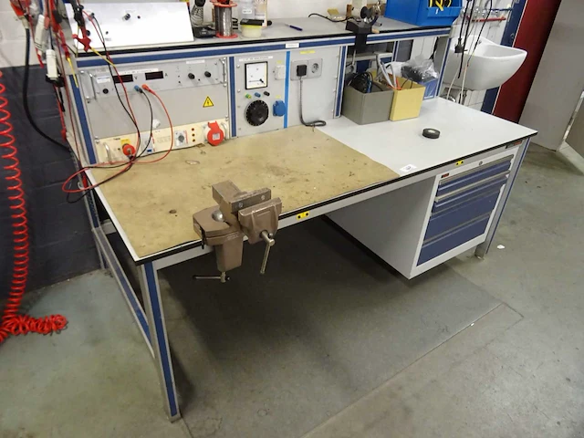 Adiform ced - werktafel met testopstelling - afbeelding 2 van  7