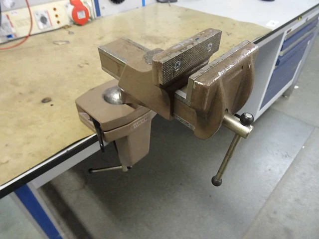 Adiform ced - werktafel met testopstelling - afbeelding 4 van  7
