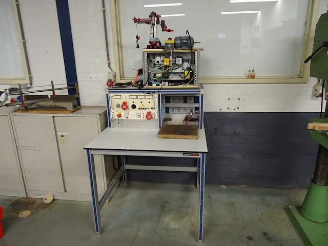 Adiform ced - werktafel met testopstelling - afbeelding 1 van  5