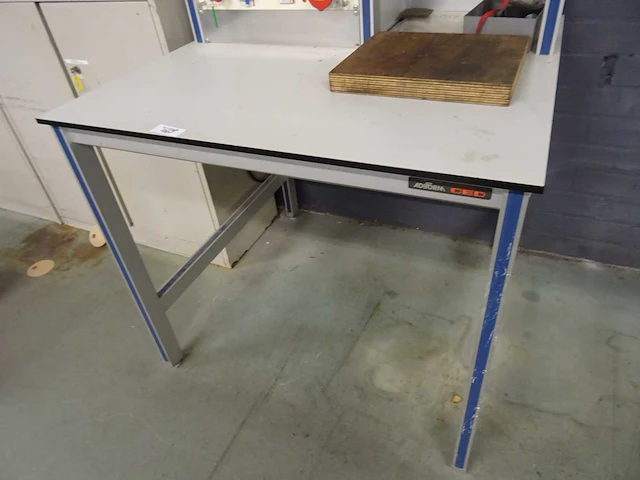 Adiform ced - werktafel met testopstelling - afbeelding 2 van  5