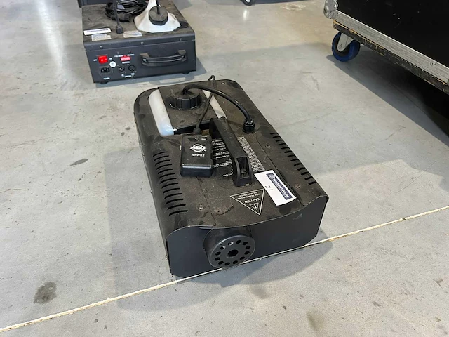 Adj - vfi300 - rookmachine - afbeelding 1 van  2