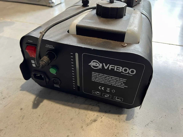 Adj - vfi300 - rookmachine - afbeelding 2 van  2