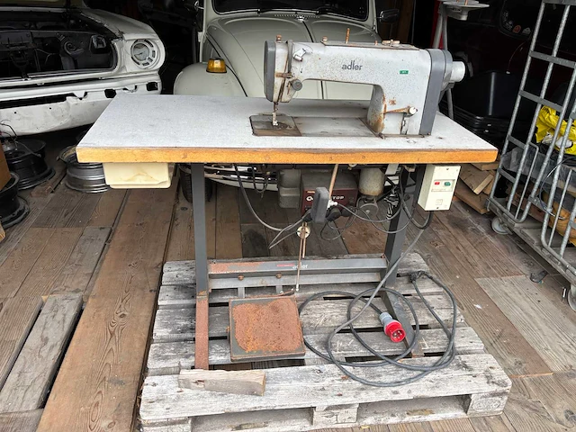 Adler - 396 - naaimachine - afbeelding 1 van  5
