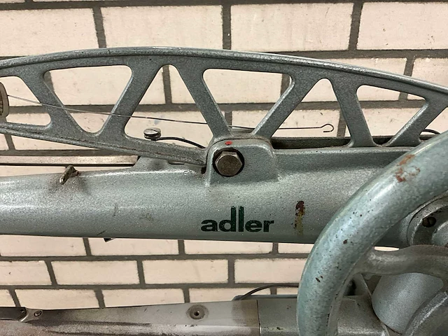 Adler 30-1 lange-arm naaimachine v.v. statief met voetpedaal - afbeelding 3 van  6