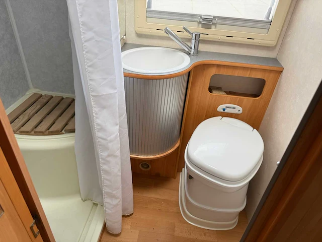 Adria mobil - adriatik - 3.0 - s687 spg - camper - 2006 - afbeelding 16 van  47