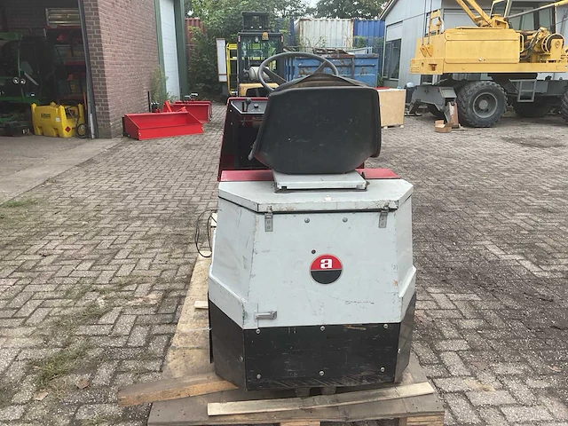 Advance retriever 3600b zelfrijdende veegmachine - afbeelding 6 van  9