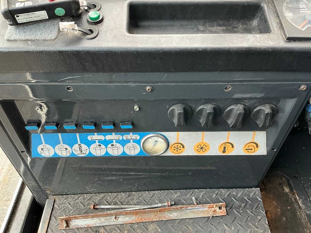 Aebo mfh - 2014 - 2500 - straatveegmachine - afbeelding 15 van  36